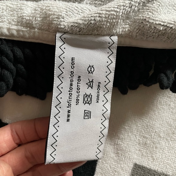 tofino towel co Bath Tofino Towel Co Round Towel Nwot Poshmark